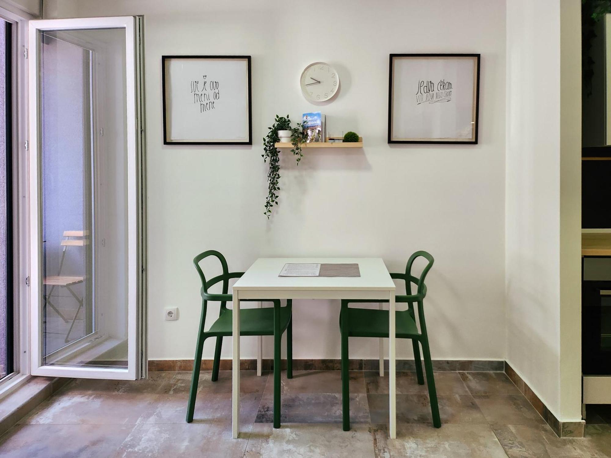 Oota Soko With Parking Garage Apartment ครากูเยวัตส์ ห้อง รูปภาพ